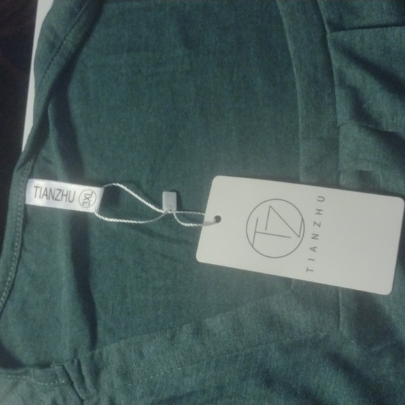 Women's  Green Top 3XL NWT - Picture 2 of 5